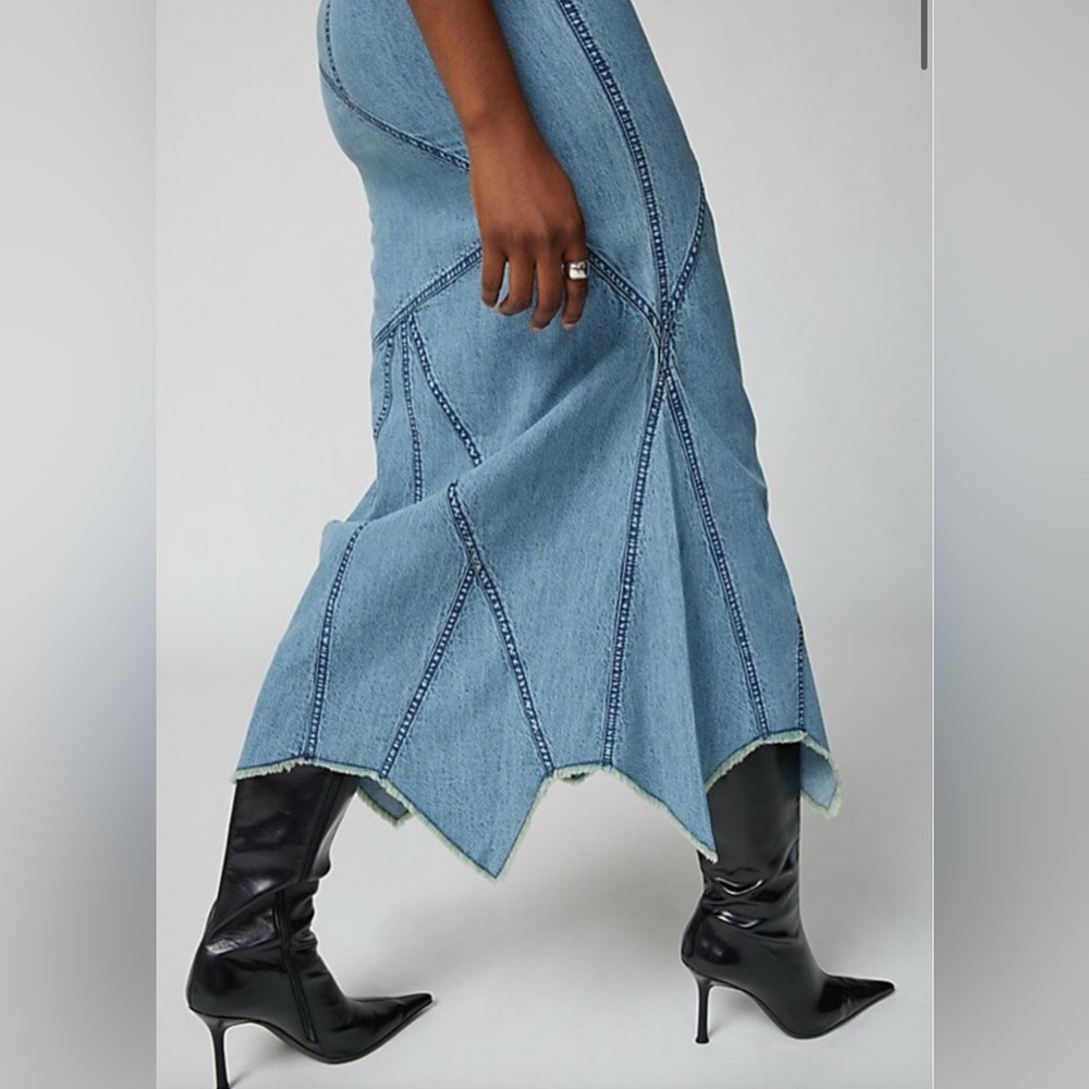 Urban Outfitters Evie midi skirt 🩵 - Picture 5 of 9